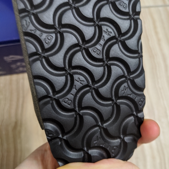 Birkenstock Arizona Slide Gold sandal - Picture 7 of 9